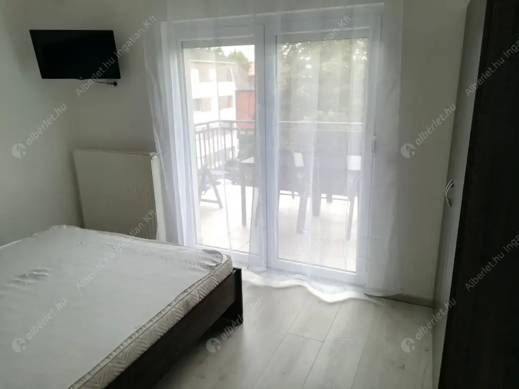 Kiadó albérlet 169000 Ft/hó áron: Siófok,  Köztársaság utca. Mérete: 45 nm, 3 szobás | Alberlet.hu - 6615991