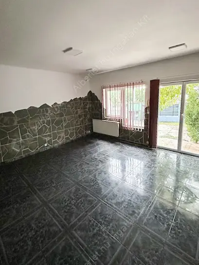 Kiadó albérlet 650000 Ft/hó áron: Szigethalom,  Mű utca . Mérete: 286 nm, 4 szobás | Alberlet.hu - 6553282