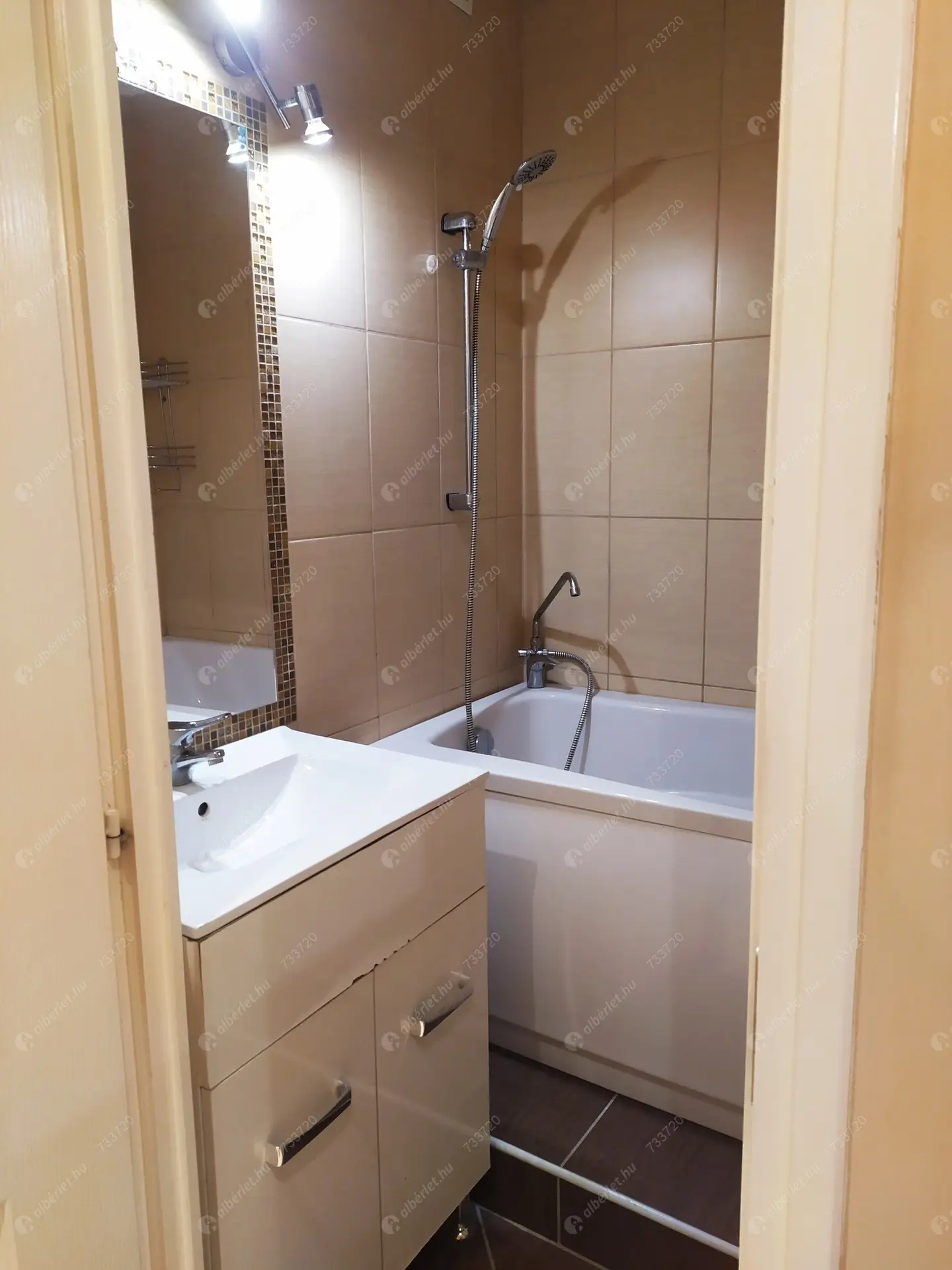 Kiadó albérlet 150000 Ft/hó áron: Szolnok,  Ady Endre út  . Mérete: 49 nm, 1 szobás | Alberlet.hu - 6058575