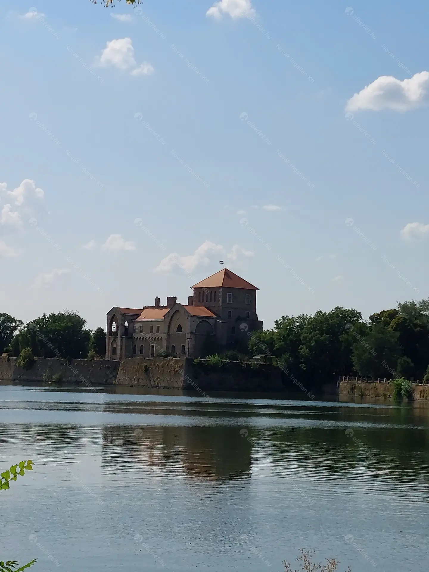 Kiadó albérlet 380000 Ft/hó áron: Tata,  tópart utca . Mérete: 70 nm, 3 szobás | Alberlet.hu - 5759475