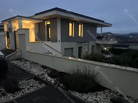 Kiadó albérlet 510000 Ft/hó áron: Törökbálint ,  Balassi Bálint utca. Mérete: 78 nm, 3 szobás | Alberlet.hu - 6661335