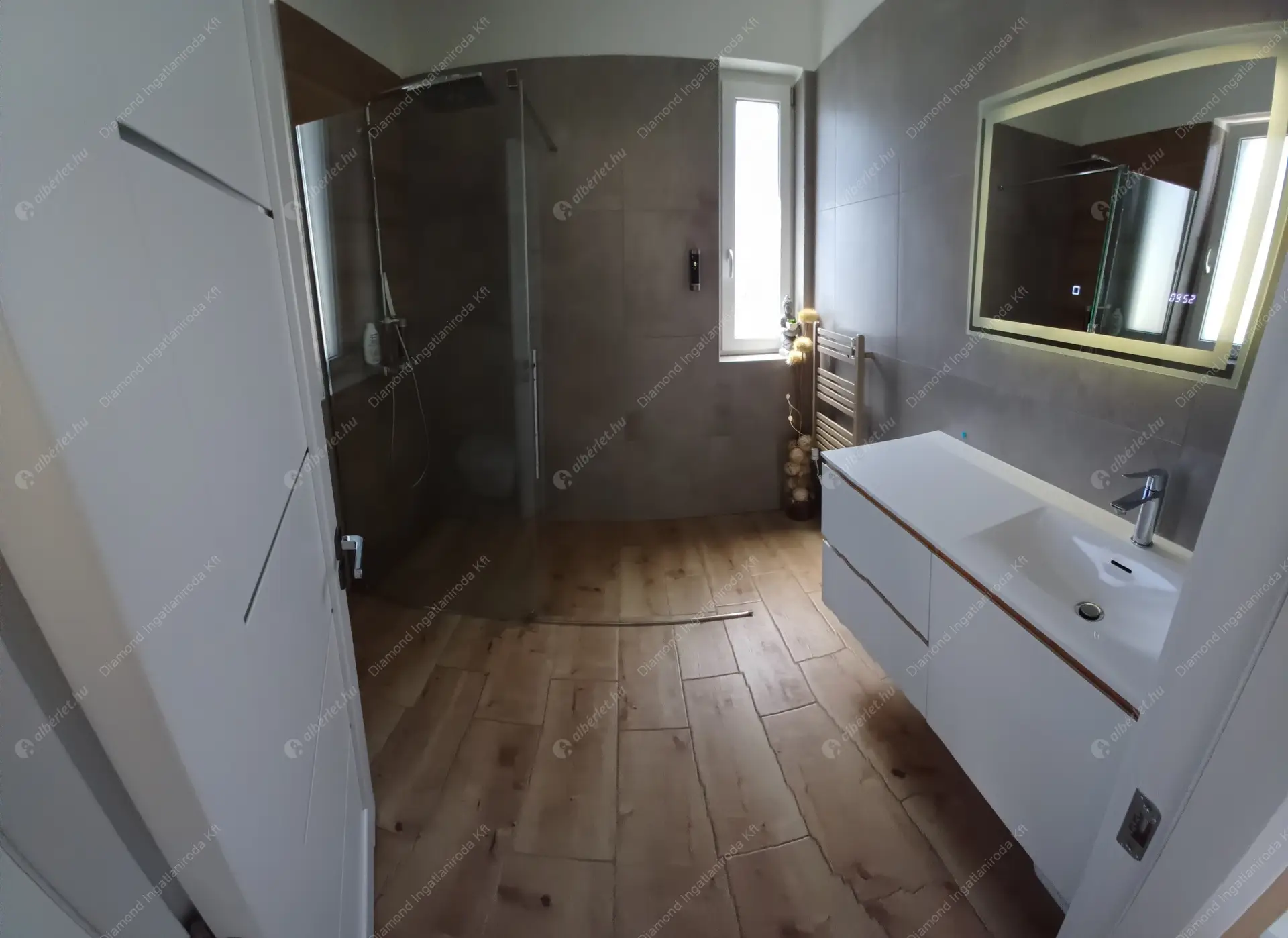 Kiadó albérlet 850000 Ft/hó áron: Üröm,  Völgyliget sétány . Mérete: 150 nm, 5 szobás | Alberlet.hu - 6482205