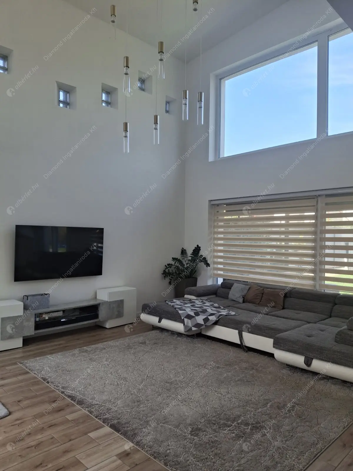 Kiadó albérlet 850000 Ft/hó áron: Üröm,  Völgyliget sétány . Mérete: 150 nm, 5 szobás | Alberlet.hu - 6482216