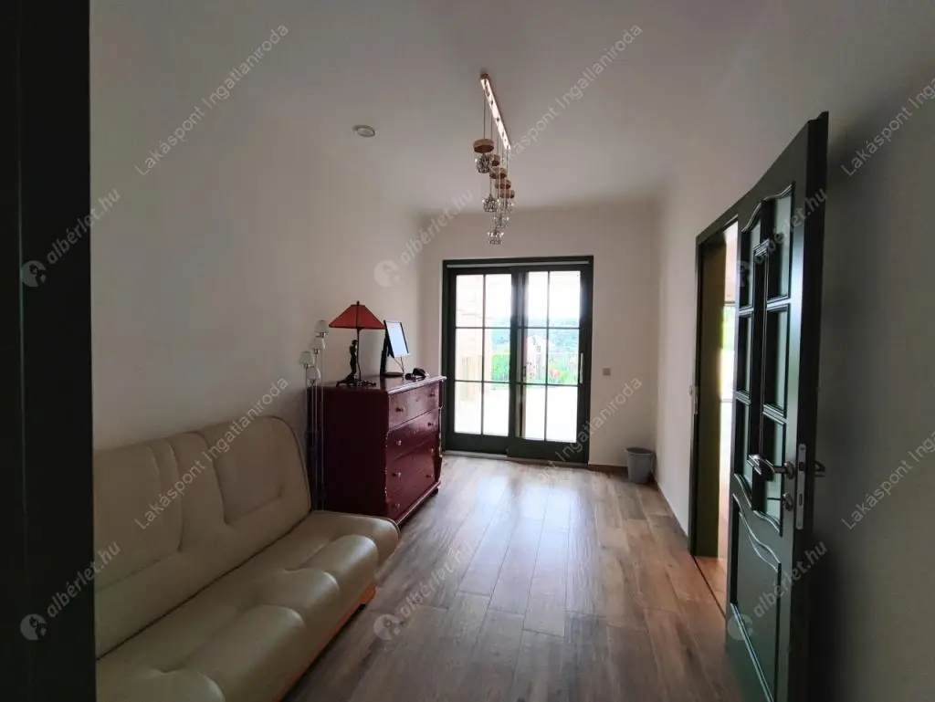 Kiadó albérlet 1161000 Ft/hó áron: Verőce,  Árpád út utca. Mérete: 248 nm, 5 szobás | Alberlet.hu - 6290047