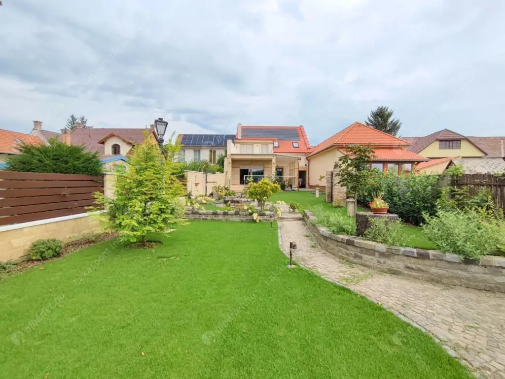 Kiadó albérlet 1161000 Ft/hó áron: Verőce,  Árpád út utca. Mérete: 248 nm, 5 szobás | Alberlet.hu - 6290070